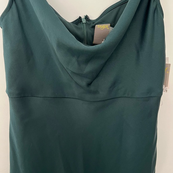 Rich Green midi silk dress - Picture 2 of 3